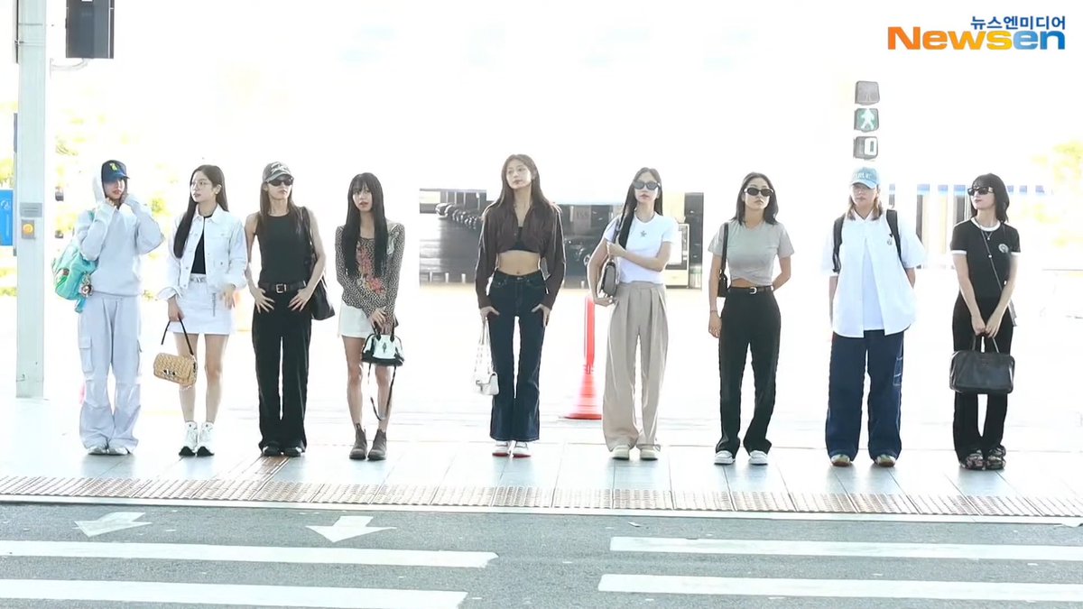 TWICE has arrived at the airport for their flight to London today! TWICE