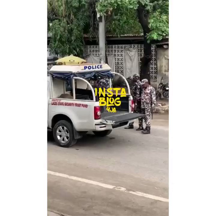 Lagos police op£n fir£, throw t£ar gas as UNILAG students protest hike in tuition fees