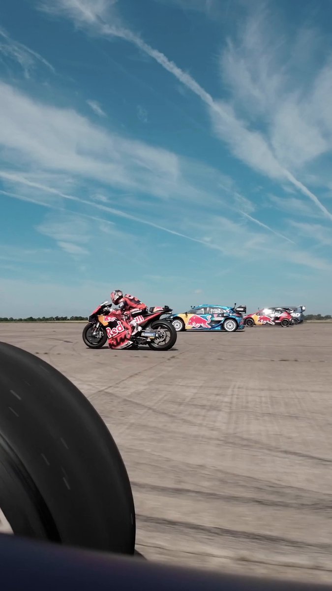That RED BULL KTM FACTORY RACING RC16 with Dani Pedrosa on board is a rocket ship! 🚀 ULTIMATE RACE winner 🏆 #MotoGP #DragRace #UltimateRace