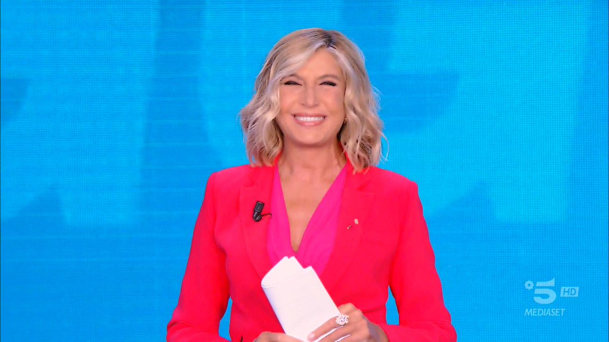 Pronti per una nuova puntata di #Pomeriggio5? Vi aspettiamo alle 16.55 in diretta su Canale5