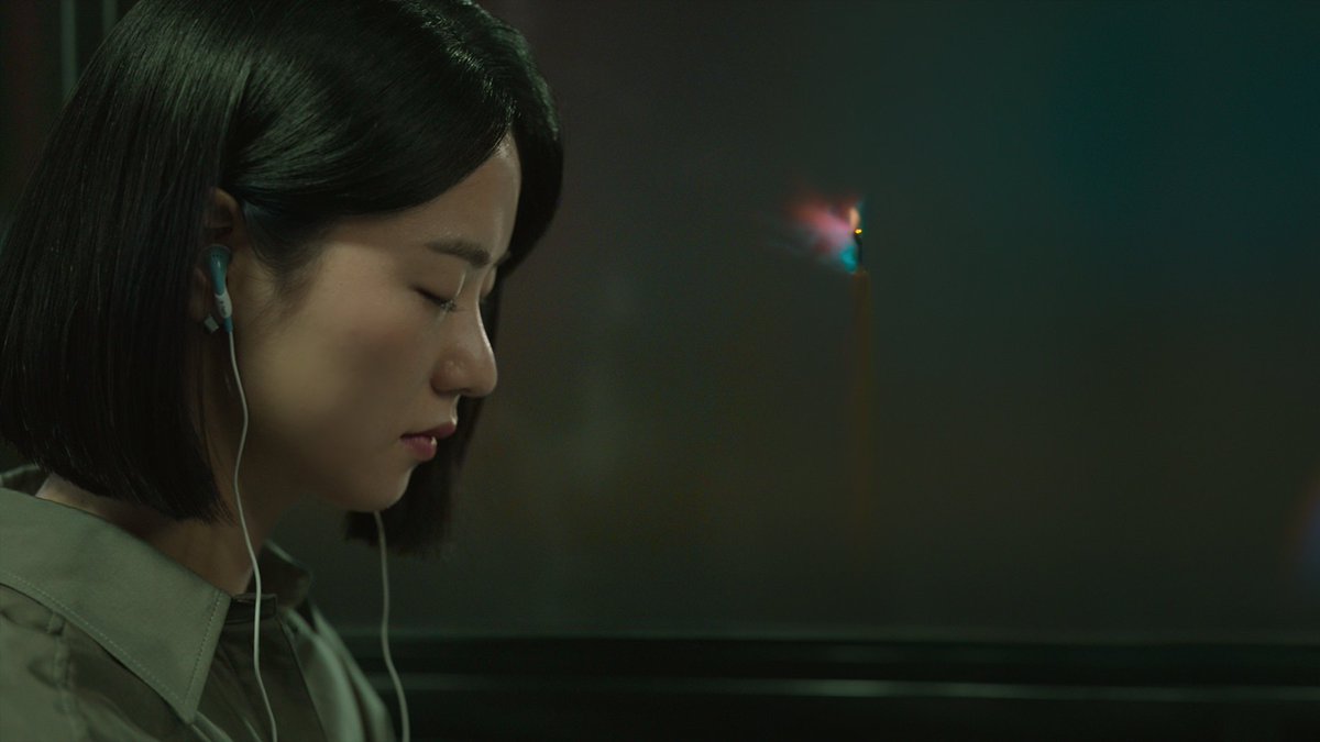 그토록 그리워하던 연인이 내 앞에 있다. 다른 시간, 다른 이름으로. 운명같은 시간 여행에 동행하세요. <너의 시간 속으로>, 바로 내일 넷플릭스에서.