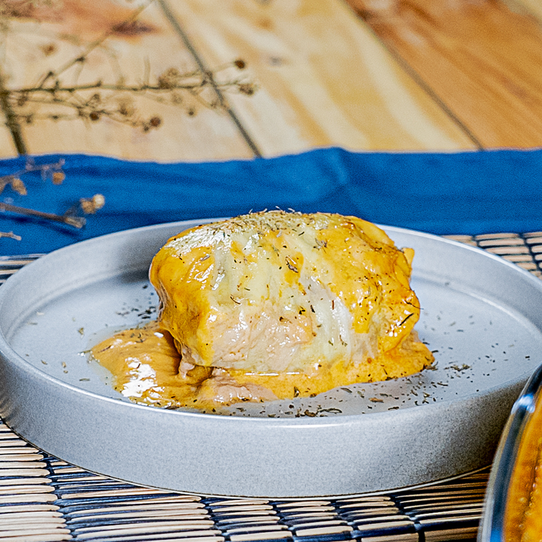 •Kol Gulung Isi Daging• Kol yang crunchy dengan isian daging sapi giling yang lembut dipanggang bersama saus gurih dan taburan keju mozzarella. Nikmati selagi hangat untuk makan malam bersama keluarga. Resep lengkap