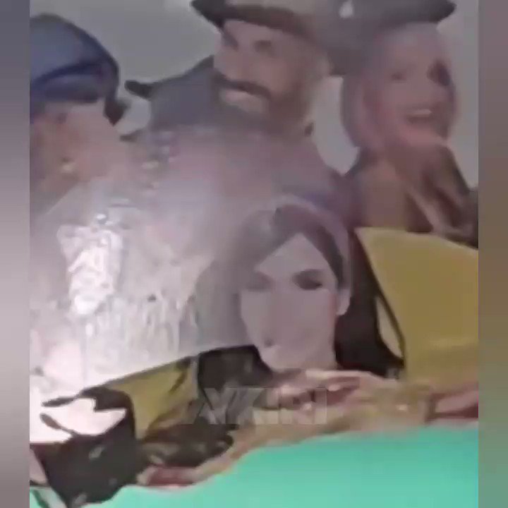 İsrail'de fanatik bir Yahudi, arkasında kadın fotoğrafı var diye otobüse böyle saldırdı, yerlerde yuvarlandı.