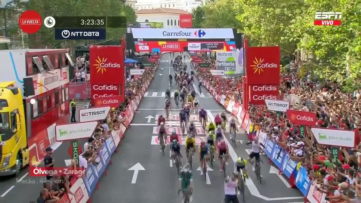 ¡Y FUE VICTORIA PARA COLOMBIA! 🔥🇨🇴 Sebas #Molano voló en el sprint y se adjudicó la Etapa 12 de #LaVuelta23. Kaden #Groves y Boy #VanPoppel completaron el podio. #ESPNenStarPlus