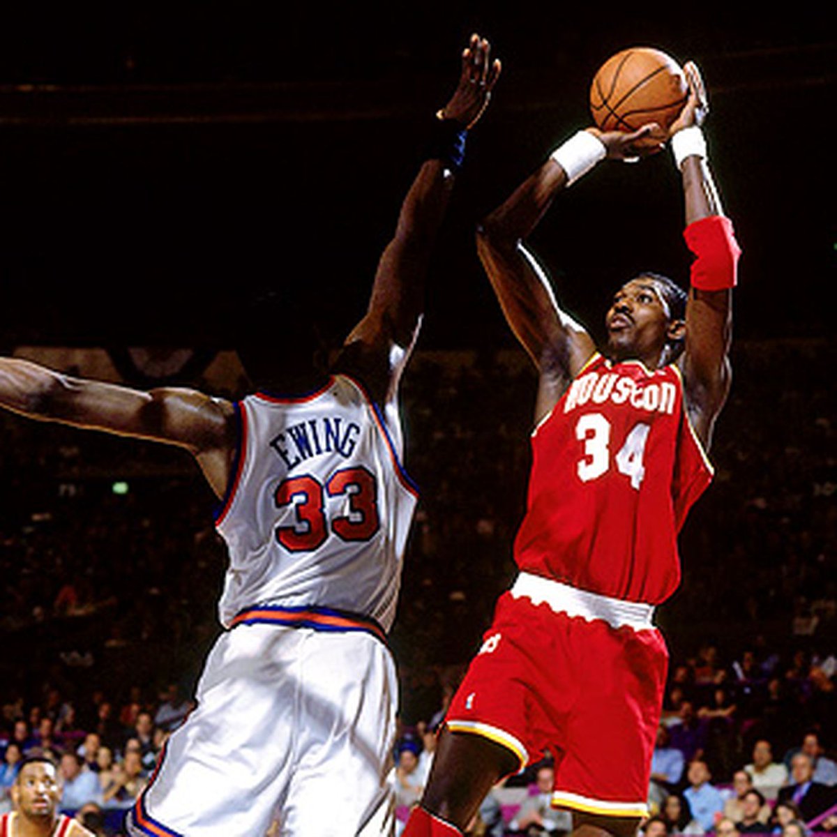 Hakeem Olajuwon was so talented. 🔥 Arguably the most skilled center in NBA History. (via Ballislife.com)