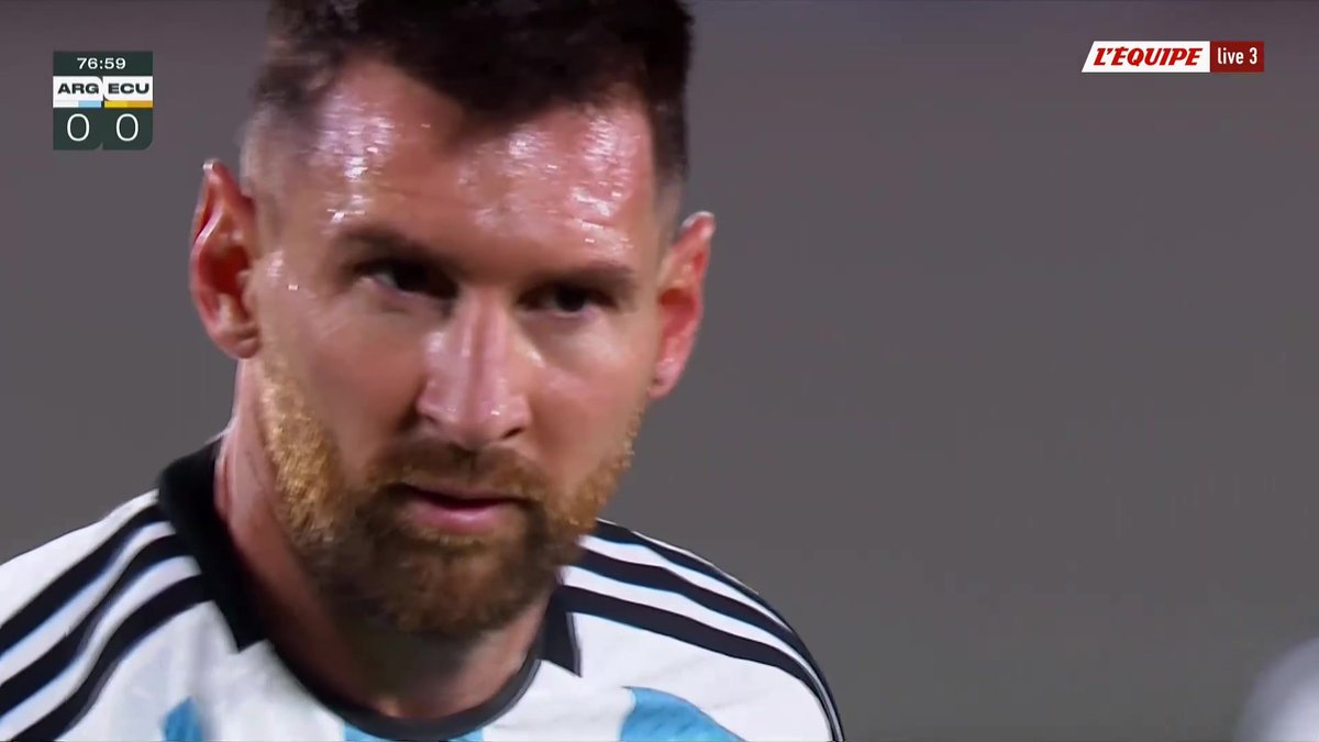 Le coup franc marqué par Lionel Messi cette nuit pour offrir la victoire à l’Argentine. 🤩🇦🇷 🎥 L'Équipe