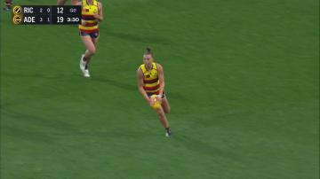 Have you ever seen this before? 😆 #AFLWTigersCrows