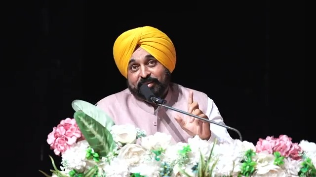 ਇੱਕ ਖ਼ੁਸ਼ਖ਼ਬਰੀ ਟਰੇਨਿੰਗ ‘ਤੇ ਜਾਣ ਵਾਲੇ ਪਟਵਾਰੀਆਂ ਲਈ…ਤੁਹਾਨੂੰ ਮਿਲਣ ਵਾਲਾ ਮਾਮੂਲੀ ਭੱਤਾ 5000 ਰੁ. ਤੋਂ ਵਧਾ ਕੇ 18,000 ਰੁ. ਕਰ ਰਹੇ ਹਾਂ …ਜਿੰਨੀਆਂ ਕਲਮਾਂ ਚਲਾਓਂਗੇ ਓਨੇ ਹੀ ਭੱਤੇ ਤੇ ਮਾਣ ਸਨਮਾਨ ਮਿਲੂਗਾ..ਕਲਮ ਛੋੜ੍ਹ ਨਾਲ ਨੁਕਸਾਨ ਤੁਹਾਡਾ ਹੋਊਗਾ..ਆਓ ਪੰਜਾਬ ਲਈ ਰਲ਼ ਮਿਲ ਕੇ ਕੰਮ ਕਰੀਏ..