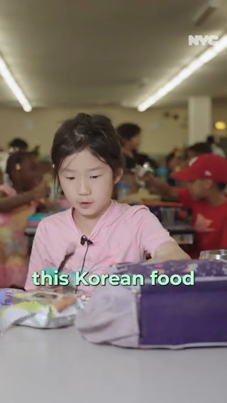 Kids learn so much about the world when peeking into friends’ lunchboxes. Meet Avery. She’ll walk you through her DIY kimbap lunch. #backtoschool #lunchbox