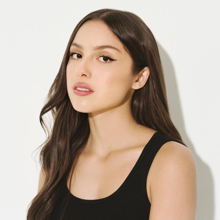 "Making this album has given me a lot of confidence as a songwriter." To celebrate the release of #GUTS, Olivia Rodrigo talks to Zane Lowe on #NewMusicDaily. Listen to the album and interview: