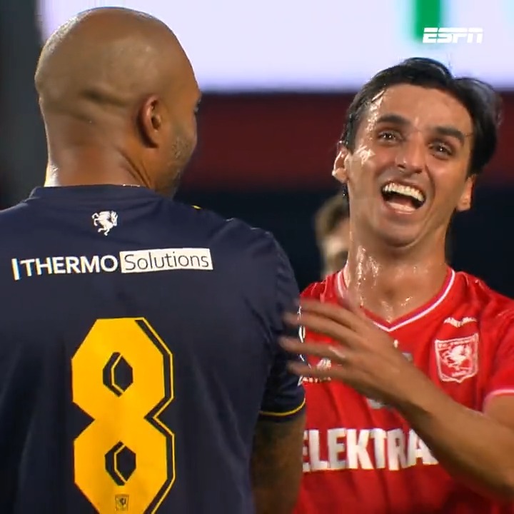 Een schitterende goal van Bryan Ruiz op aangeven van Theo Janssen😍 🎥: RTV Oost