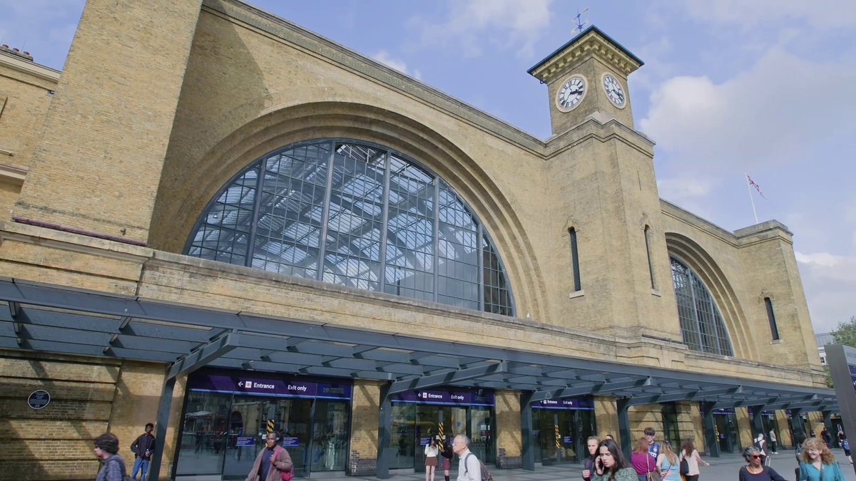 Our hearts are so full! Thank you to everyone who attended our #BackToHogwarts celebrations at King's Cross station and those who shared the magic around the world 💖