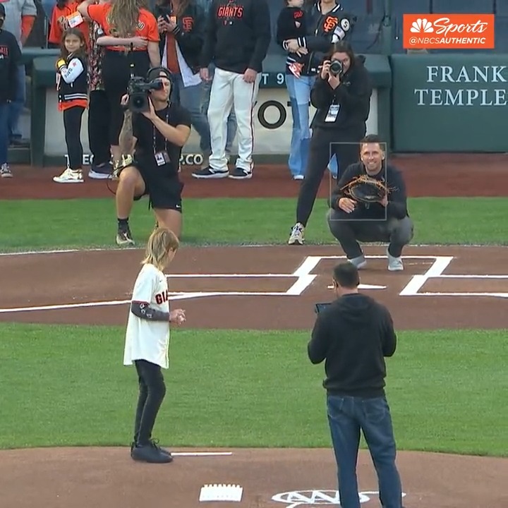 It's good to see Buster Posey back in the squat 👀