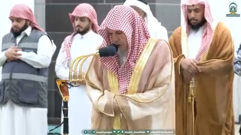 آية الكرسي هي أعظم آية في كتاب الله تبارك وتعالى، لما تضمنته من ربوبية الله وألوهيته وبيان أوصافه عزّ وجل ﴿اللهُ لا إِلهَ إِلّا هُوَ الحَيُّ القَيّومُ لا تَأخُذُهُ سِنَةٌ وَلا نَومٌ..﴾. تلاوة معالي الشيخ د. #صالح_بن_حميد صلاة الفجر 24 صفر 1445هـ.