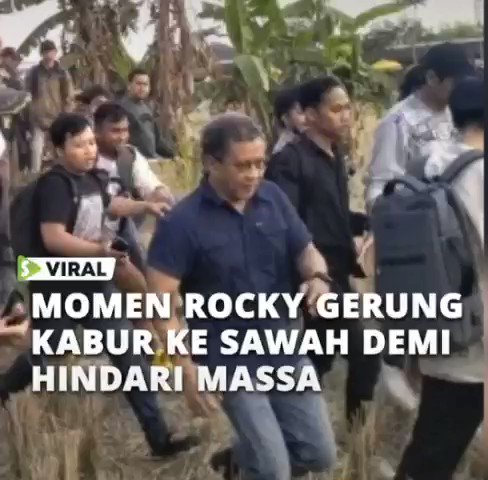 👨‍🦳 : Mbib udah tau kalo kemaren Rocky Gerung digeruduk massa &amp; dilemparin botol sampe kepicirit..ehh kebirit2 ke sawah? 🧔 : Ya taulah, ane pun menyesalkan tindakan massa tsb. 👨‍🦳 : knapa mBieb? 🧔 : Ya krena massanya kgak kreatip pake botol. Emang skitar situ gada Batako apa?..