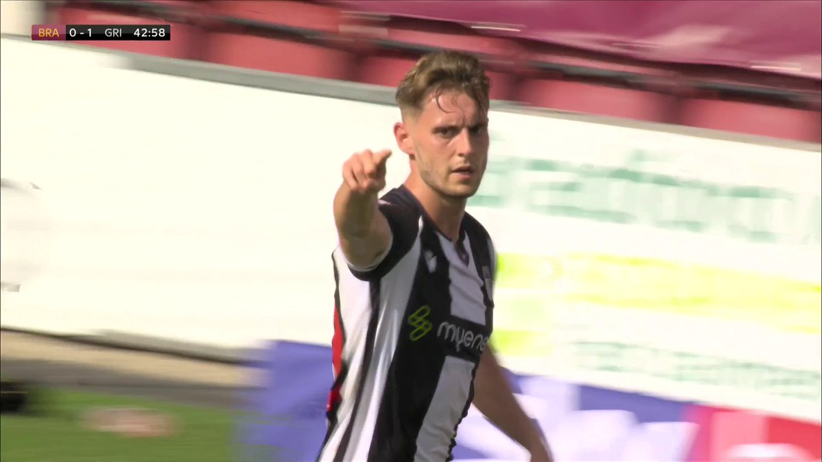 "They've gone behind enemy lines and they've seized control of Bradford soil! Danny Rose heads Grimsby in front! 💥