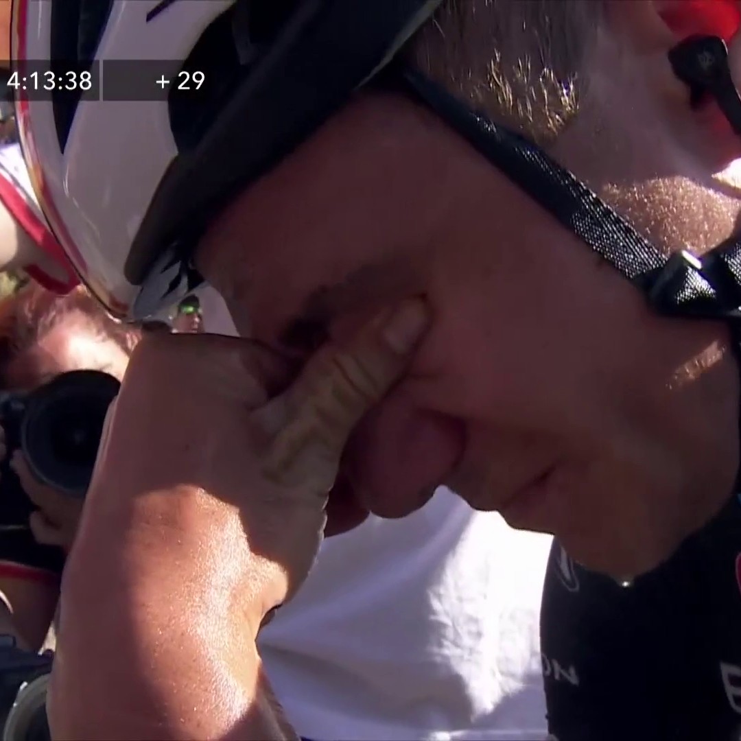 ๐ฅน Lรกgrimas de ๐๐๐ฆ๐ฉ๐๐จฬ๐ง โจ La emociรณn de Evenepoel tras reivindicarse despuรฉs de su dรญa mรกs duro. #LaVuelta23 | #LaVueltaEurosport