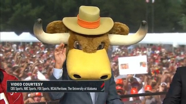 Coach had 'em fooled in the first half, but he's going with the Longhorns‼️