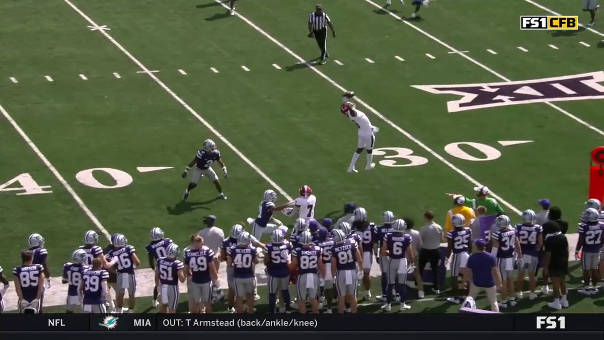 THIS ONE-HAND SNAG 😳 (via FOX College Football)