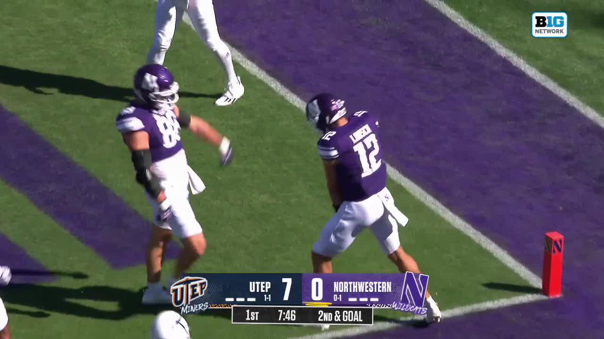 Jack Lausch keeps it to even things up in Evanston. Jack Lausch x Northwestern Football 📺: Big Ten Network