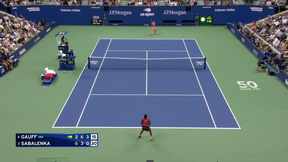 This defense from Coco 😮 She's up 4-0 in the third set.