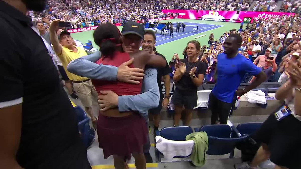 A team effort for Coco Gauff! 👊