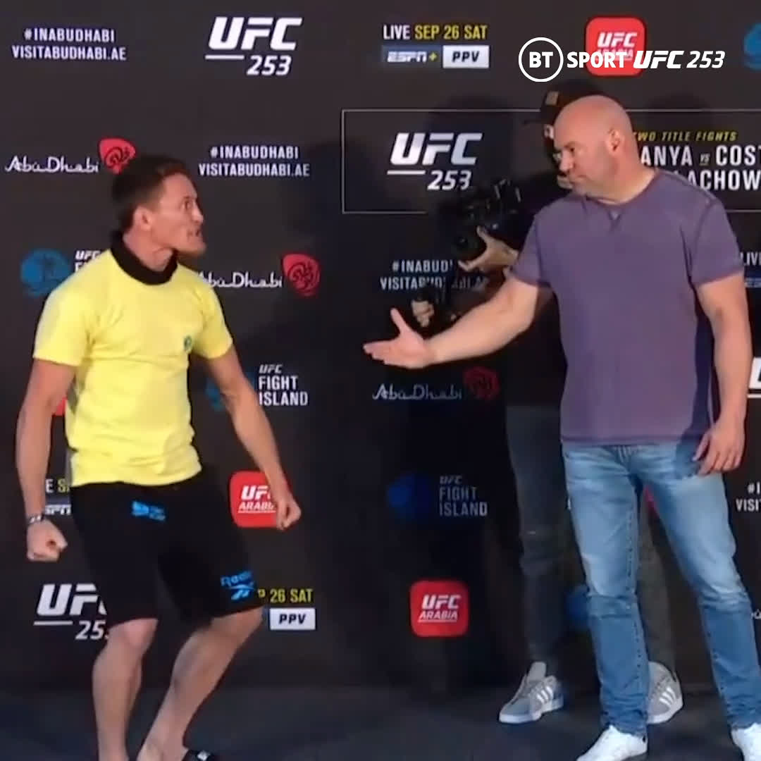Bro is 0-4 since this moment 😂 #UFC293