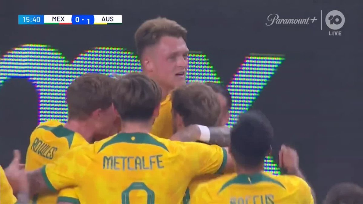 SOUTTAR ON THE SET PIECE! 💥 The CommBank Socceroos strike first against Mexico, as Harry Souttar heads it home from the corner! 🇲🇽 #MEXvAUS 🇦🇺 is live on Paramount+ 📺