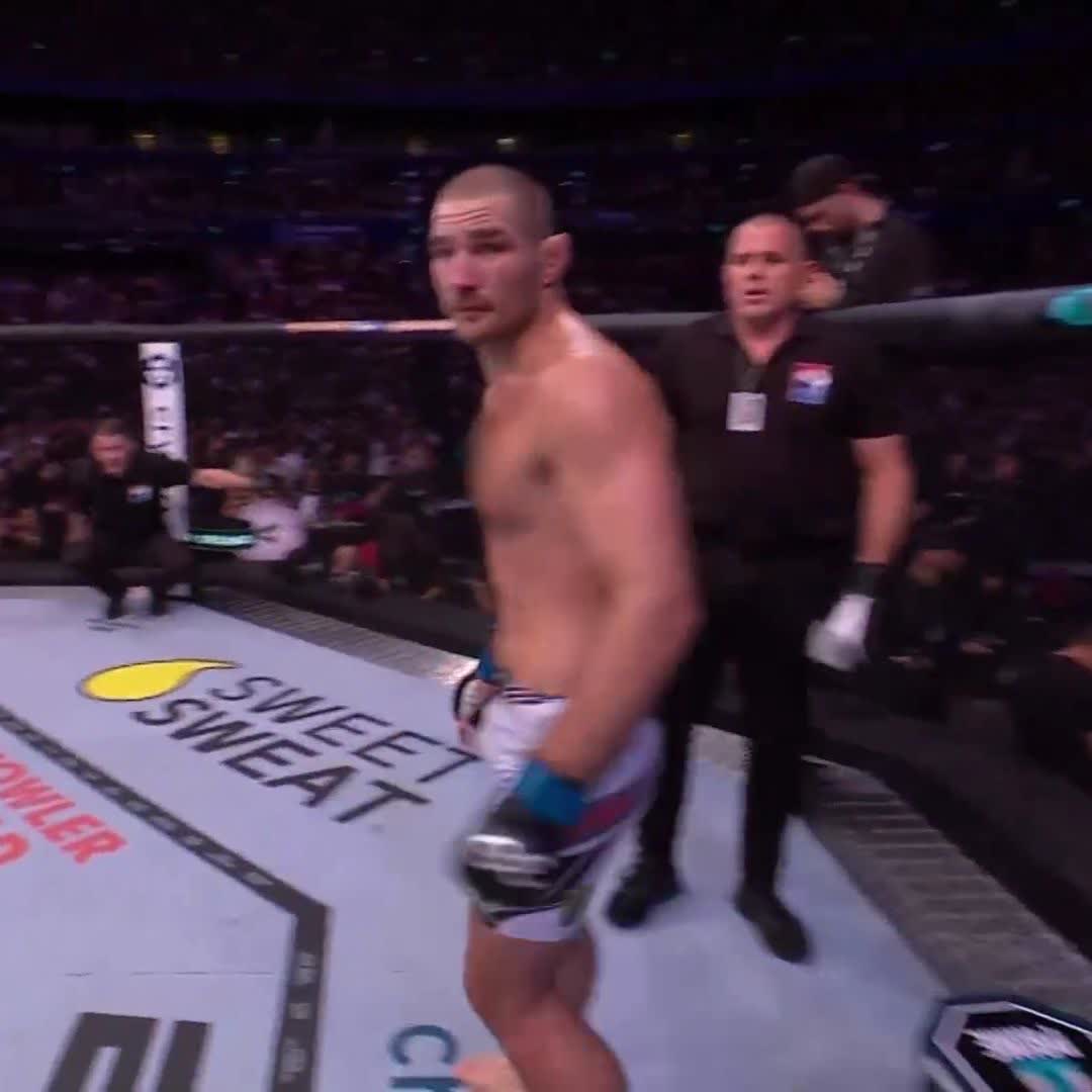Strickland's coach did not come here looking for the decision ๐ #UFC293