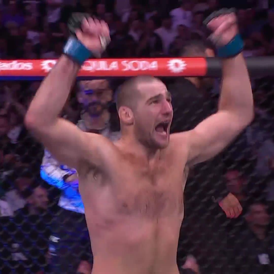 DO YOU BELIEVE WHAT WE'VE JUST SEEN?! 🤯 SEAN STRICKLAND IS GOING HOME A CHAMPION. #UFC293
