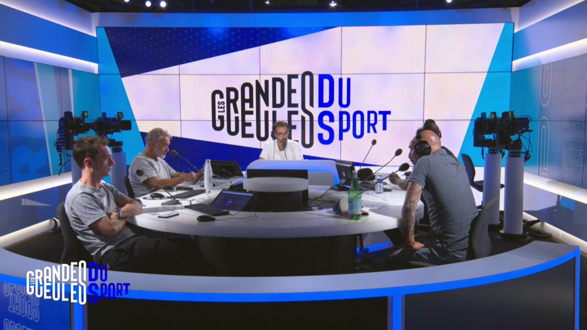🗣💬 jerome pineau : "Le triplé de Jumbo-Visma ? Les instances internationales sont en train de tuer le cyclisme, ils sont à la botte des grandes équipes. Je vois des choses, ça m'inquiète. Ils mettent quatre coups de pédale, ils prennent dix mètres. Comment ils font ?"