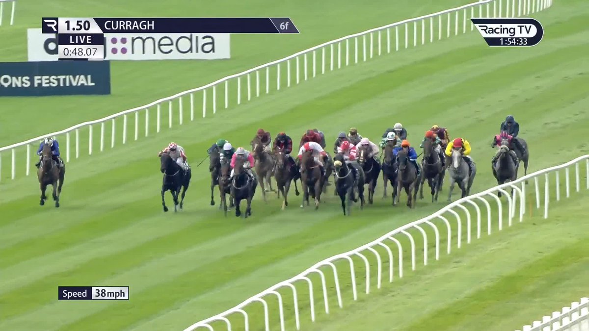 Top performance from a top grey 💕 Big Gossey (16-1) flies home under Robert Whearty to win the sprint handicap The Curragh Racecourse for a second time within the last three seasons 🏇 #IrishChampionsFestival