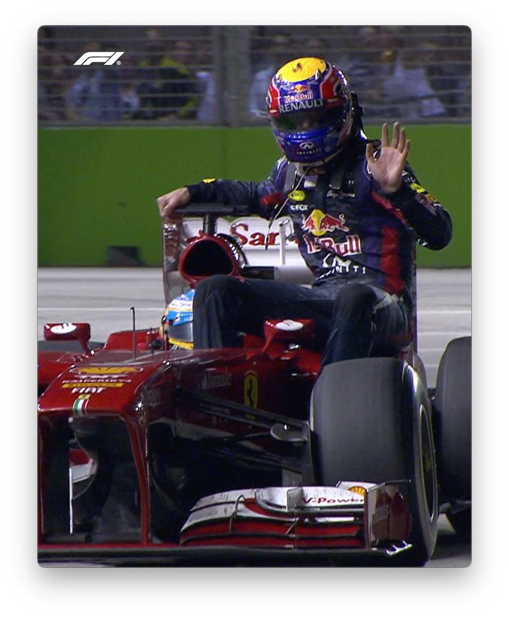 Hailing a ride from the best taxi in town 🙋‍♂️ A safe return to the pits for Mark Webber courtesy of Fernando Alonso when his car broke down in Singapore 10 years ago 🚕 #SingaporeGP