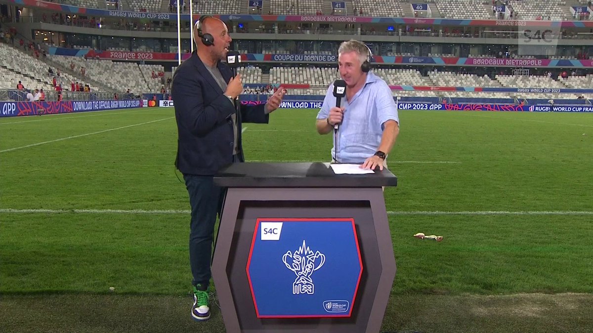 Beth ar ddaear y byd sy'n mynd mlaen fan hyn Jonathan Davies CBE? 😂 🏴󠁧󠁢󠁷󠁬󠁳󠁿 - 🇫🇯 #RWC2023 | Jason Mohammad | Sarra Elgan Easterby