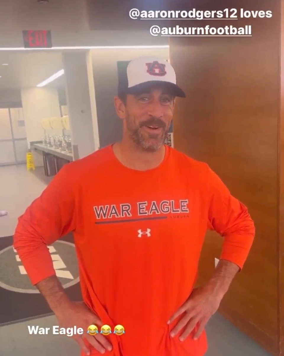 The newest fan of Auburn Football 👀 Sorry Aaron Rodgers, looks like CJ Uzomah won this one 🤣🦅 (🎥 CJ Uzomah/IG Story)