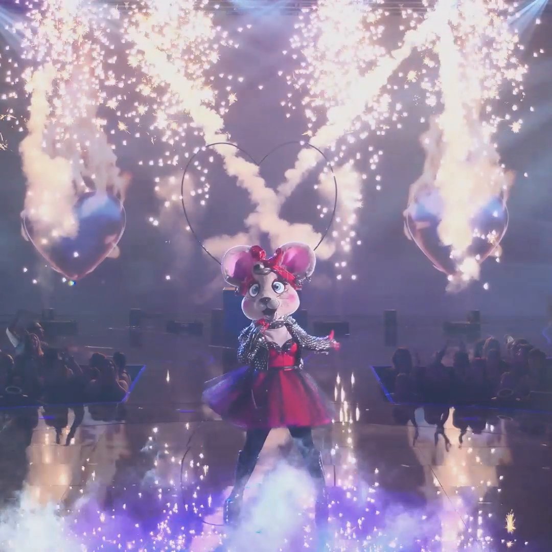 A historic season of #TheMaskedSinger needed a historic kickoff performance, and #AnonymouseMask delivered! 👏 Is it just me or do you have chills too?!