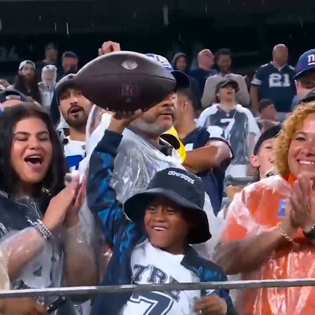 Trevon Diggs gave the ball to his son Aaiden after his forced fumble โค๏ธ ๐บ NBC