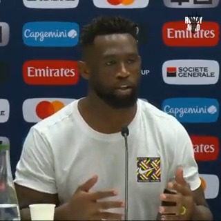 🇿🇦 Siya Kolisi taking the lead off the pitch, too! Comes to defend Manie Libbok's kicking. 🙌 #RWC2023