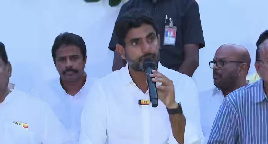 స్కిల్ డెవలప్మెంట్ ప్రాజెక్ట్ కి ఆనాడు ఆమోదం తెలిపిన జగన్ సలహాదారులు ప్రేమ్ చంద్ర రెడ్డి , అజయ్ కల్లం పైన కేసులు ఎందుకు పెట్టలేదు ? - Lokesh Nara . #FalseCasesAgainstNaidu #PeopleWithNaidu