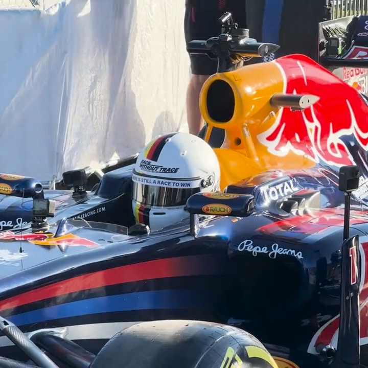 Sebastian Vettel reunited with his 2011 title-winning Red Bull RB7 at the Formula Nurburgring event 🤩 🎥: Oracle Red Bull Racing #F1