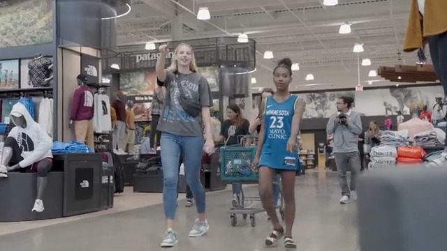 As we begin a new school year, our Lynx Dream Team presented by UnitedHealthcare & in partnership with Big Brothers Big Sisters Twin Cities went back-to-school shopping at DICK'S Sporting Goods House of Sport with our Lynx players Diamond Miller, Dorka Juhász, & Bridget Carleton 😊🎒