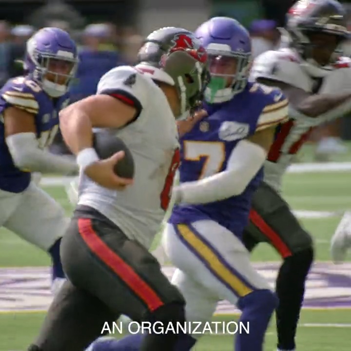 “Get that weight up little boy” 🗣️ Tampa Baker is different 😤 (via Tampa Bay Buccaneers)