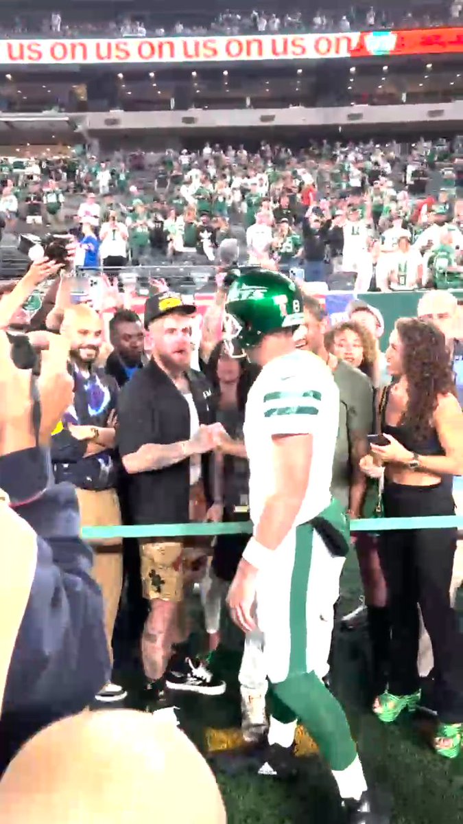 Aaron Rodgers greets Jake Paul ahead of his Jets debut 🤝
