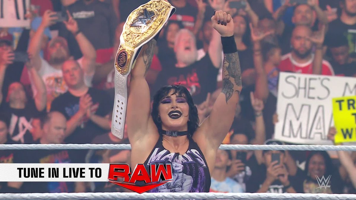 NIA JAX IS BACK!!! #WWERaw