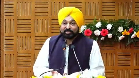 ਜੇ ਮੇਰੇ ਇੱਕ ਦਸਤਖ਼ਤ ਨਾਲ ਤੁਹਾਡੇ ਘਰ ਦੀ ਕਬੀਲਦਾਰੀ ਲੀਹ ‘ਤੇ ਆ ਸਕਦੀ ਹੈ ਤਾਂ ਇਸ ਤੋਂ ਵੱਡਾ ਪੁੰਨ ਹੋਰ ਕੀ ਹੋ ਸਕਦਾ...ਤੂਹਾਨੂੰ ਨੌਕਰੀ ਲੈਣ ਲਈ ਇੱਕ ਵੀ ਪੈਸਾ ਖ਼ਰਚ ਕਰਨ ਦੀ ਲੋੜ ਨਹੀਂ ਪਈ ਹੋਣੀ...ਨੌਜਵਾਨਾਂ ਦੇ ਘਰਾਂ 'ਚ ਖੁਸ਼ੀਆਂ ਮਨਾਈਆਂ ਜਾ ਰਹੀਆਂ ਨੇ...