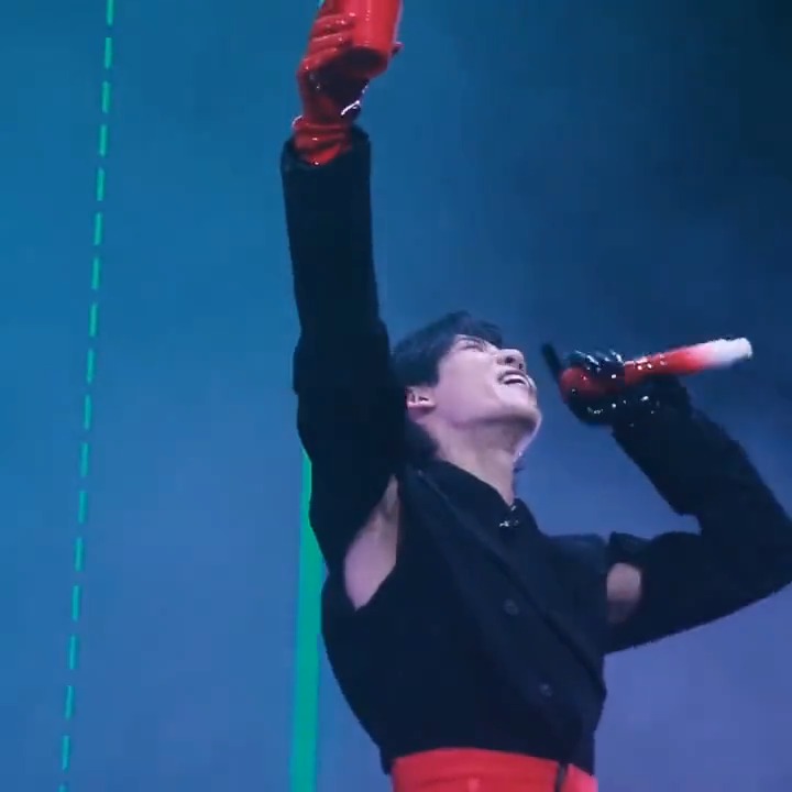 “Cheers for GOT7!” 🥤 #BamBam #뱀뱀 BamBam @BAMBAMxABYSS #GOT7 #갓세븐 GOT7 (갓세븐)