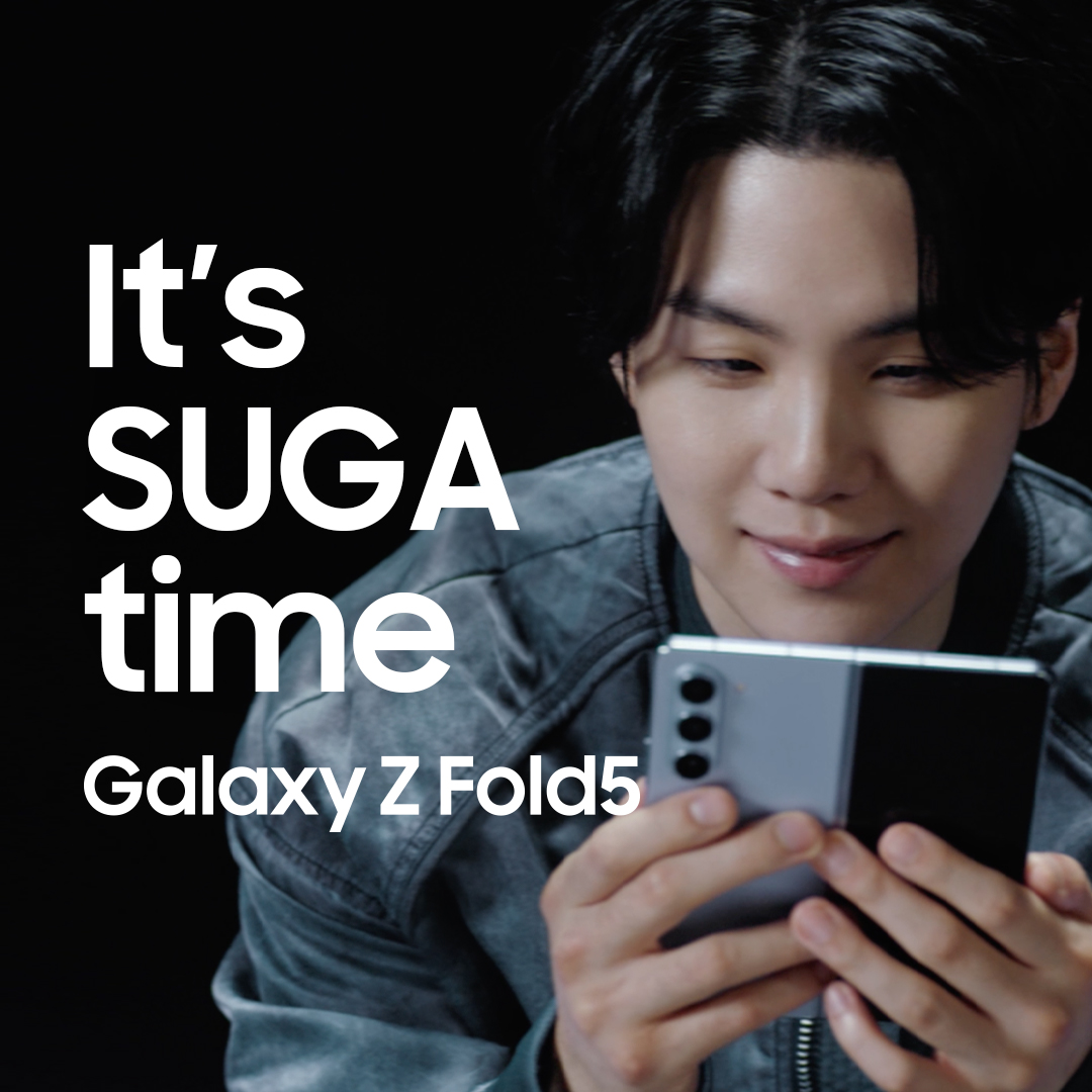 Check out how #SUGA of 방탄소년단 enjoys multitasking on his new #GalaxyZFold5. INCREDIBLE! 😎 #GalaxyxSUGA #JoinTheFlipSide​ Learn more: