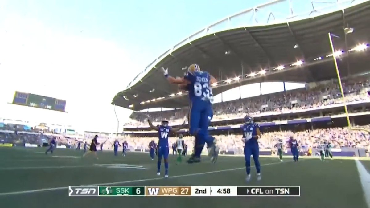 A HAT-TRICK IN FIVE MINUTES 🤯 Pretty sure Dalton Schoen had 🧲 🧲 for 🤲 in that second quarter... #CFL