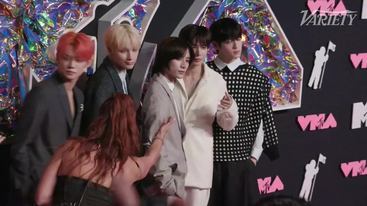 TOMORROW X TOGETHER poses for photos at the #VMAs.