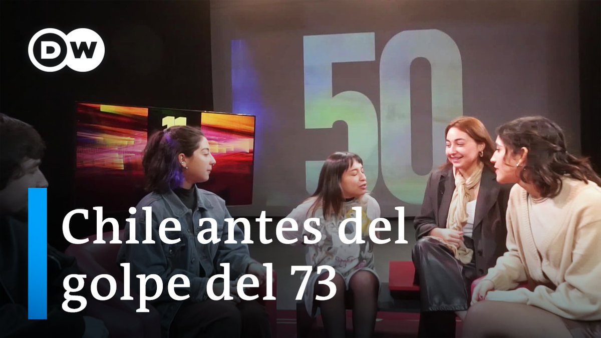 La voz de los jóvenes 50 años después #Chile marcó el 50 aniversario del golpe de 1973. Las encuestas indican un bajo interés general, pero ¿qué opinan los jóvenes y la política actual? El proyecto Vergara 240 documenta eventos previos al golpe, generando debate entre jóvenes.